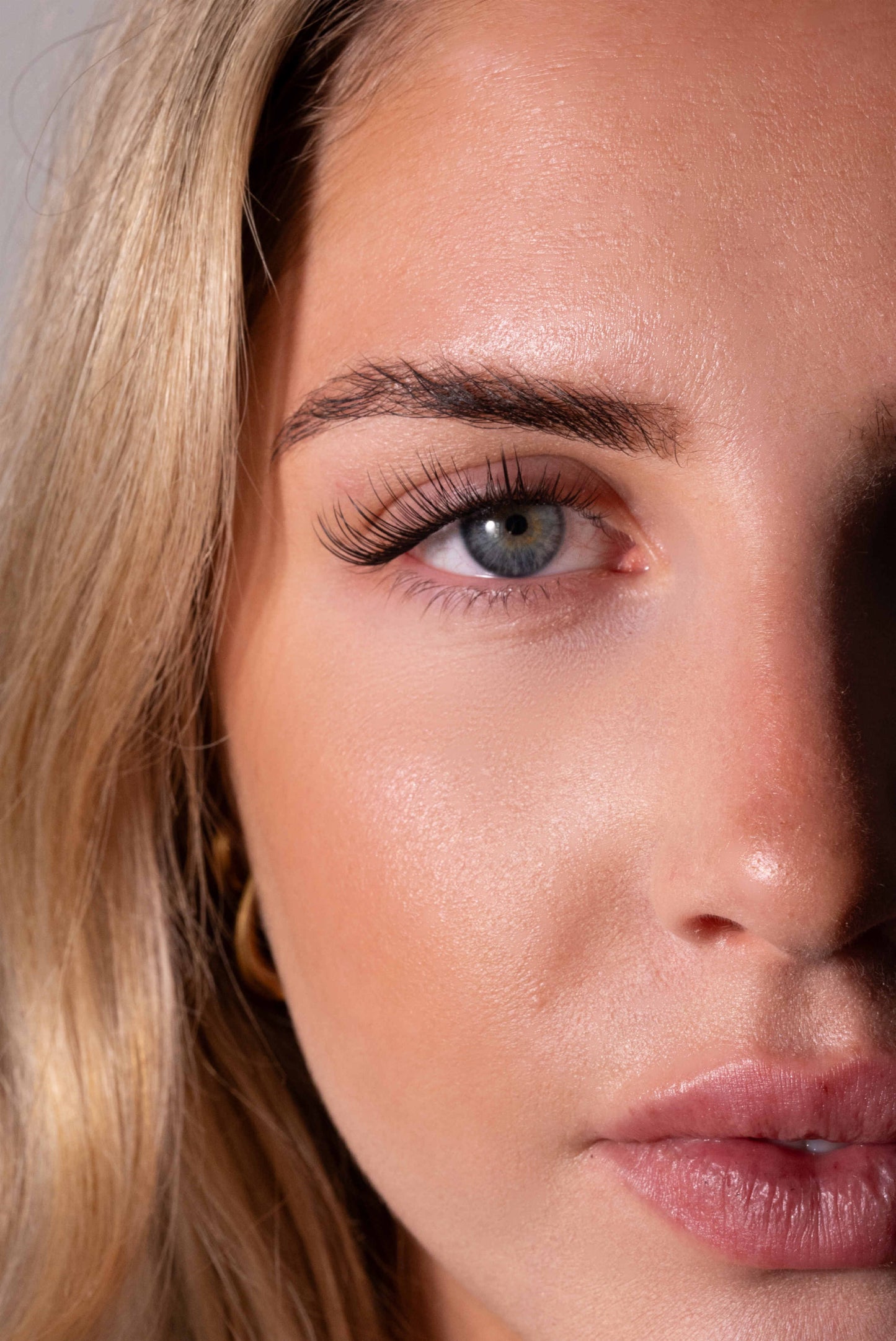 model wearing long length low density diy lash extension set for temporary lash application